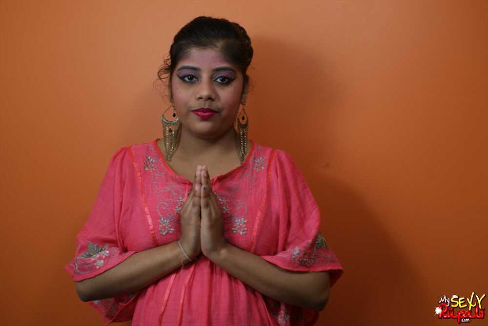 Rupali's Juicy Mango The Chubby Indian Chick Gets Down and Dirty With Herself - Rupali Bhabhi