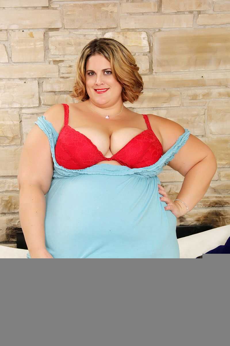 Saggy Erin Green's Ass Show: The SSBBW Strips Short Dress To Reveal Massive Hotness! - Erin Green