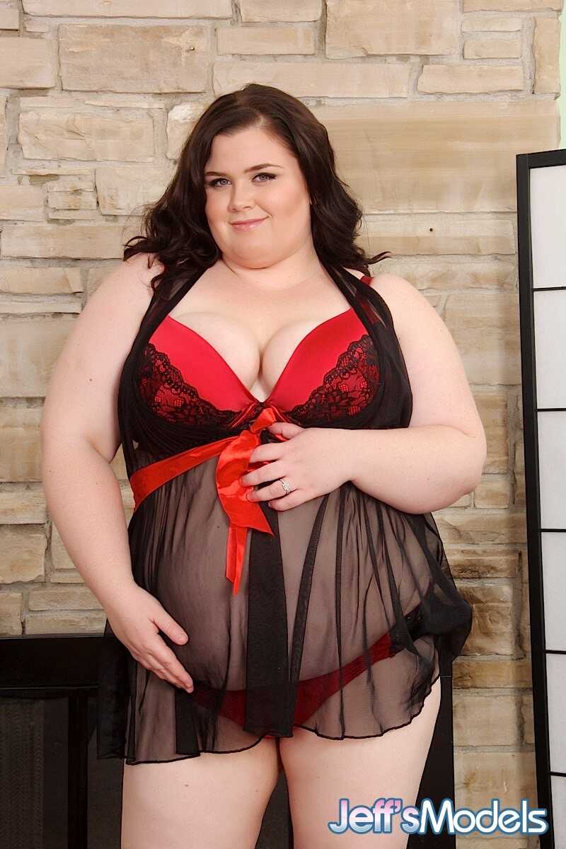 Chubby Saggy Panties & Big Saggy Tits: Amazon Darjeeling's Lesbian Groupsex with BBW Redhead