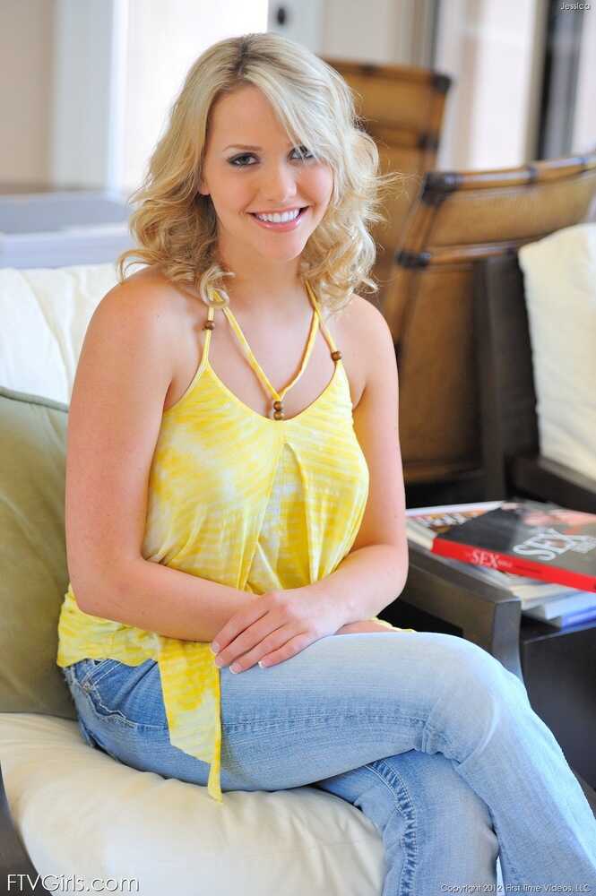 Ravishing blonde looker with a cute butt exposes her shaved twat on the streets of Los Angeles, CA - Mia Malkova