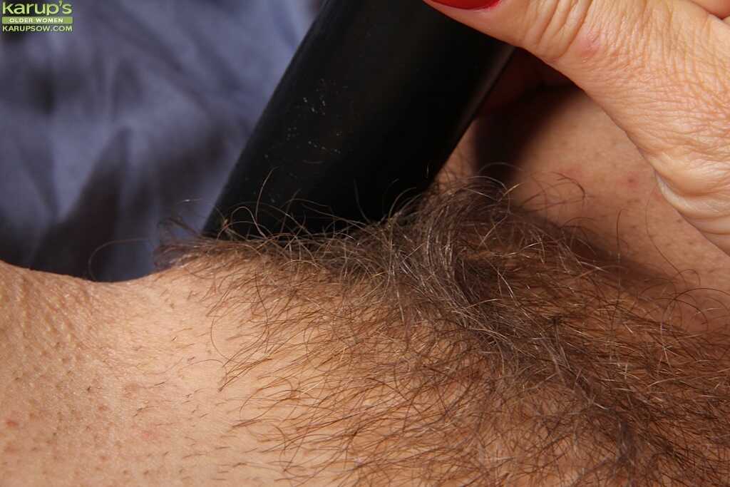 Mature Sabina Wexler Gets Hairy Pussy Vibrator Pleasure Close-Up