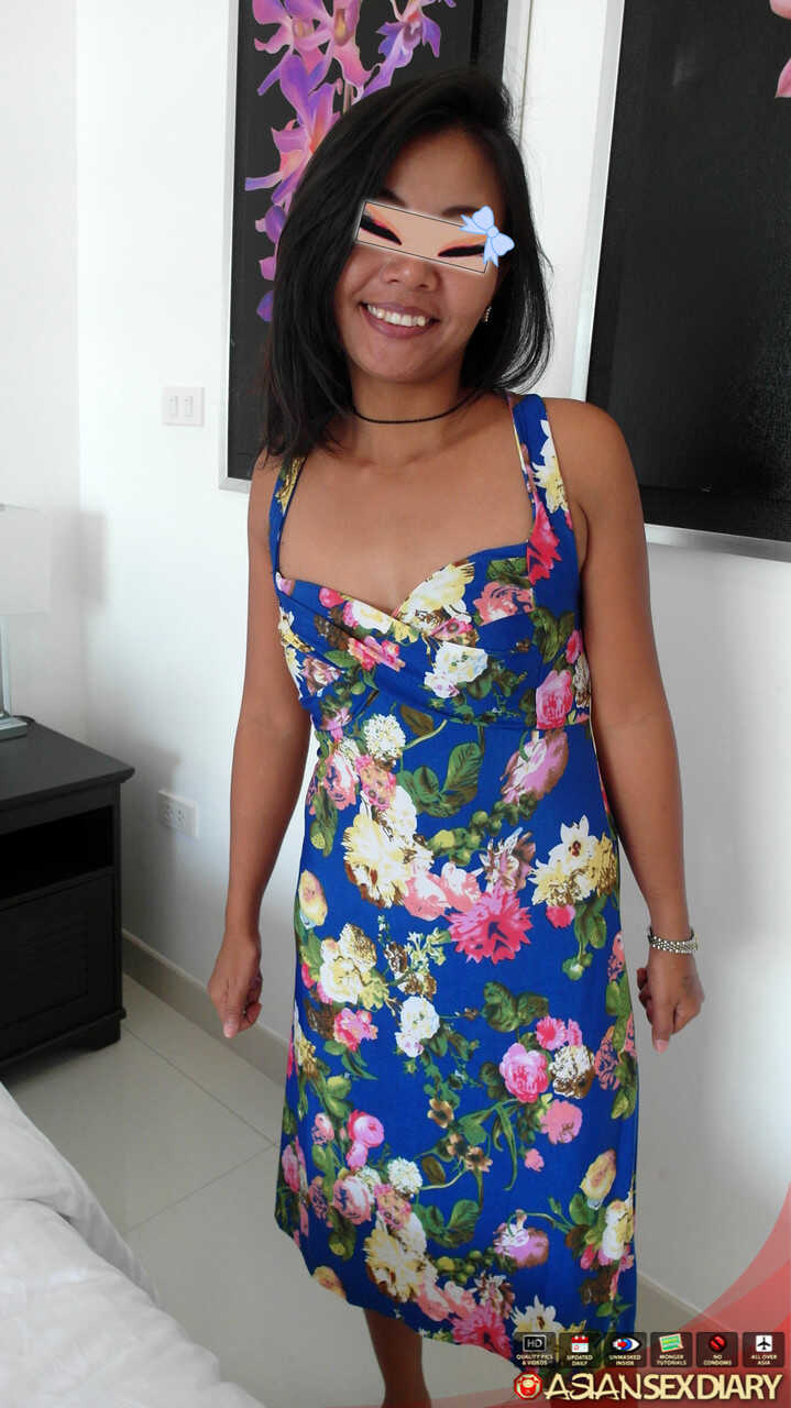 Muff Diving in the Land of Smiles A Sex Tourist's Wet Dream Come True in Pattaya with a Hairy Asian Bar Girl - Sa