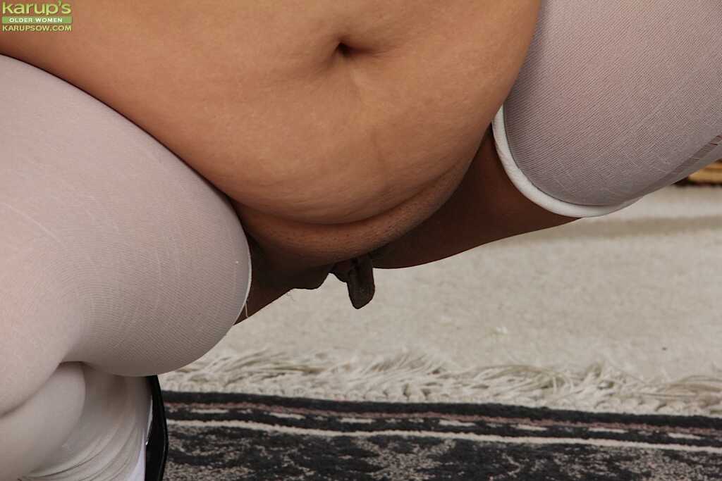 Susie Jhonson Strips Off Her Stockings to Reveal a Tight Slit for her Chubby Latina Neighbor - Susie Jhonson