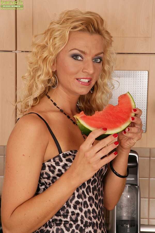 Blonde Sophia Magic Bites into a Watermelon Before Stripping Down and Showing Off Her Juicy Big Ass in Front of the Camera...