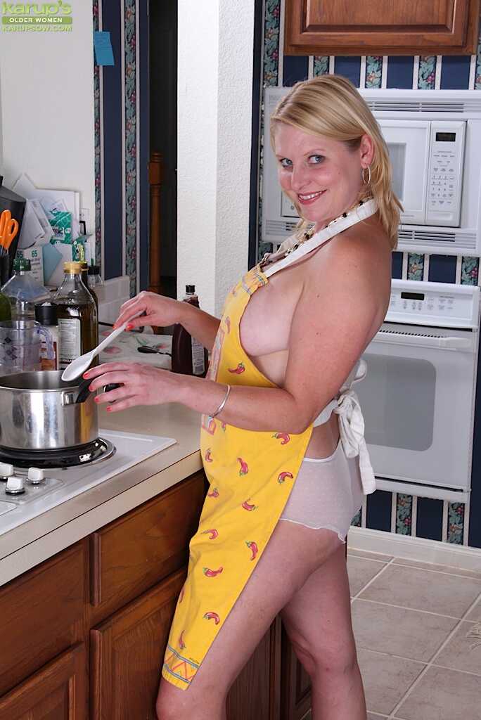 Chocolate Covered Blonde Amateur Lynn Miller Bending Over With Big Tits - Lynn Miller