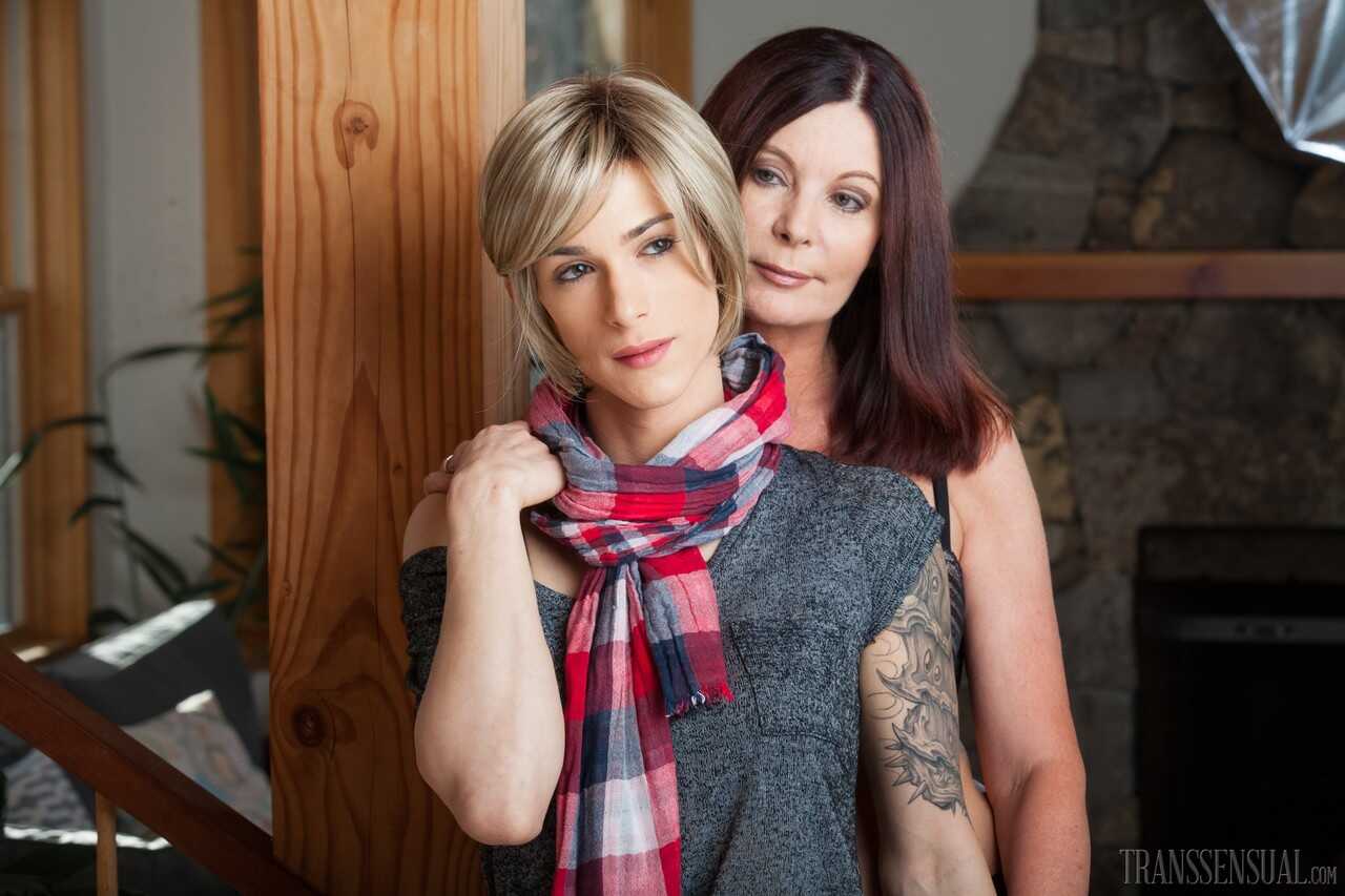Transsensual Nights with Magdalene St. Michaels and Naked Photos - Nina Lawless