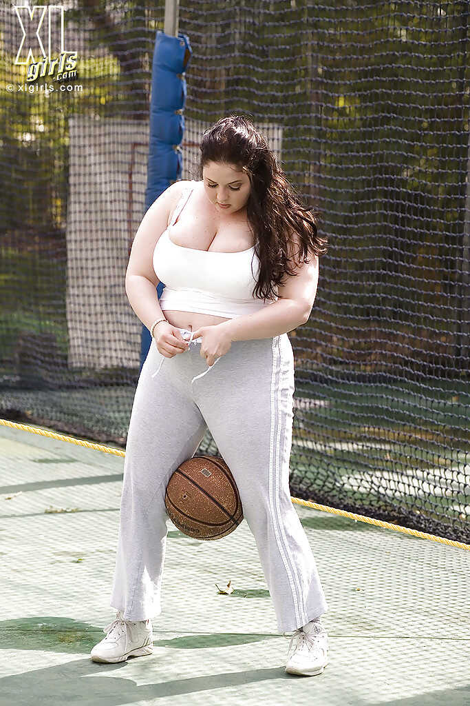 Monique L'Amour's Fatty Sport Workout Before Getting Pounded by a Huge Cock - Monique LAmour
