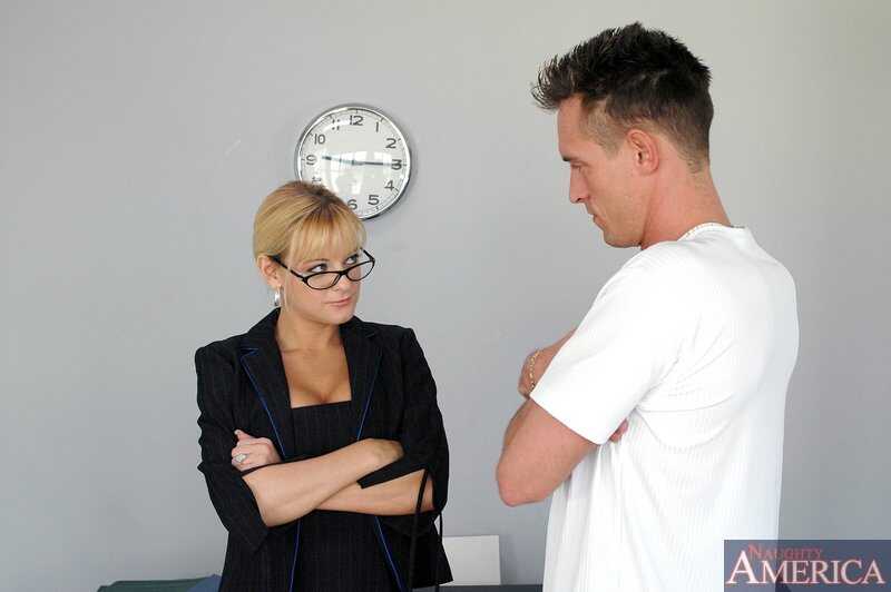 MILF teacher in glasses Sandy Summers shows how to please a student with her big tits and ass! - Sandy Simmers
