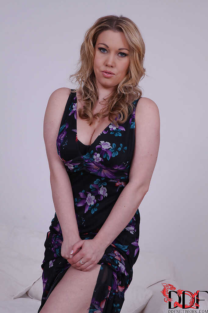 Sexy chubby blonde Lyla Ashby with her big tits and fat feet makes a sexy flick - Lyla Ashby