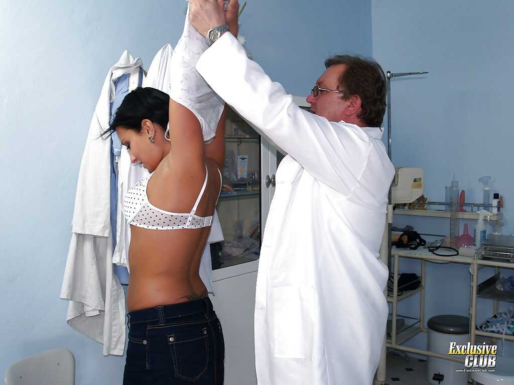 Carmen Blue Doctor's Games With a Wet Pussy - Carmen Blue