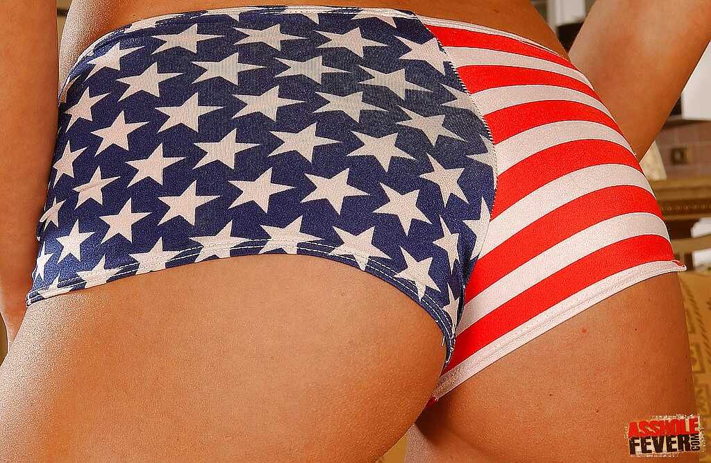 Stars and Stripes Spotlight on Simony Diamond's Red, White & Blue Anal Adventure - Simony Diamond