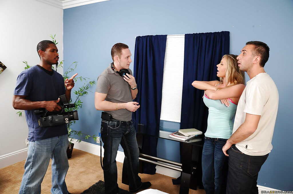 Blonde Bombshell's Shaven Pussy gets Pounded by Keiran Lee & Samantha Saint in Topless Jeans Fuck - Keiran Lee, S...