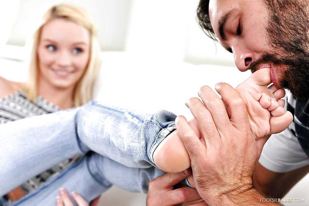 Blonde Sweetie with Red High Heels Gets Foot Fetish Fucked by Sammi Daniels - Sammi Daniels