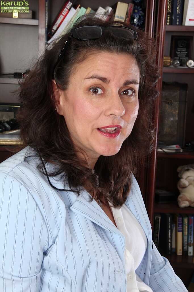Sweet mature Gianna Jones' hairy pussy is a must-see! (Mature Older Women, Mature Hairy Pussy, Hairy Mature, Over 60,...