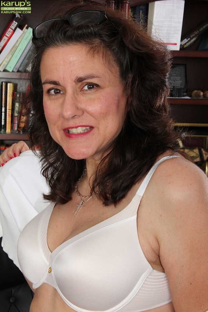 Sweet mature Gianna Jones' hairy pussy is a must-see! (Mature Older Women, Mature Hairy Pussy, Hairy Mature, Over 60,...
