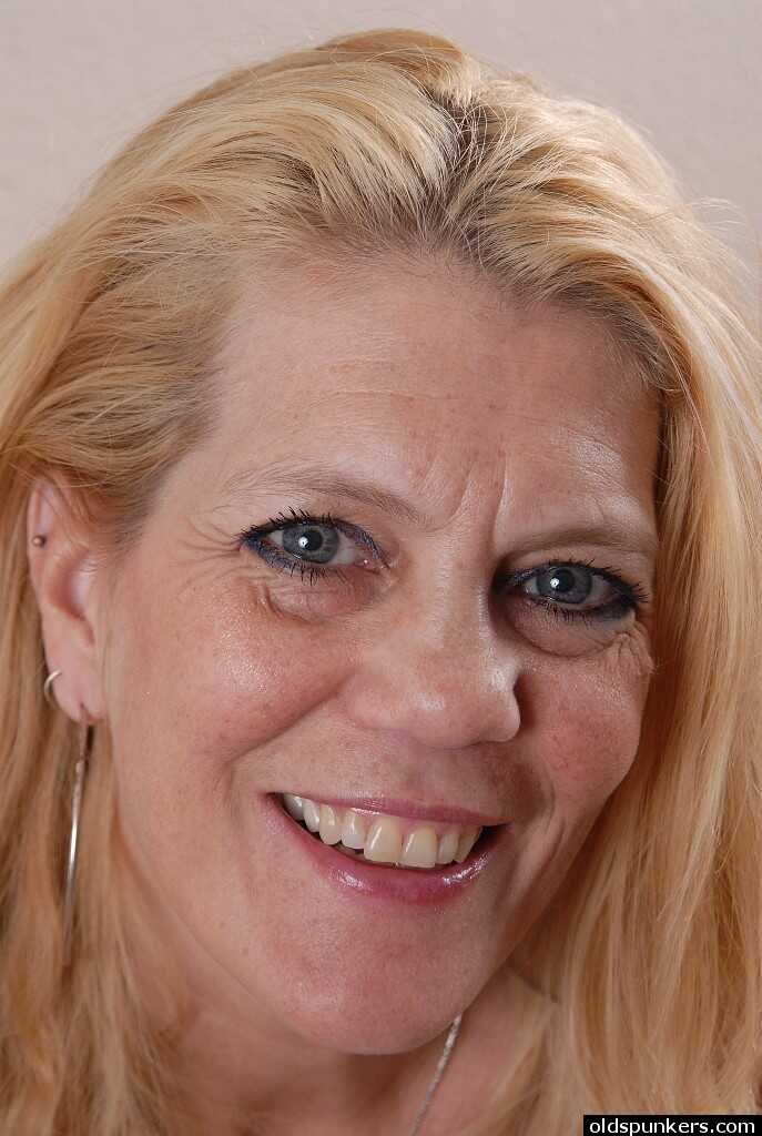 Lori's Mature Natural Boobies Exposed and Worshipped - Lori
