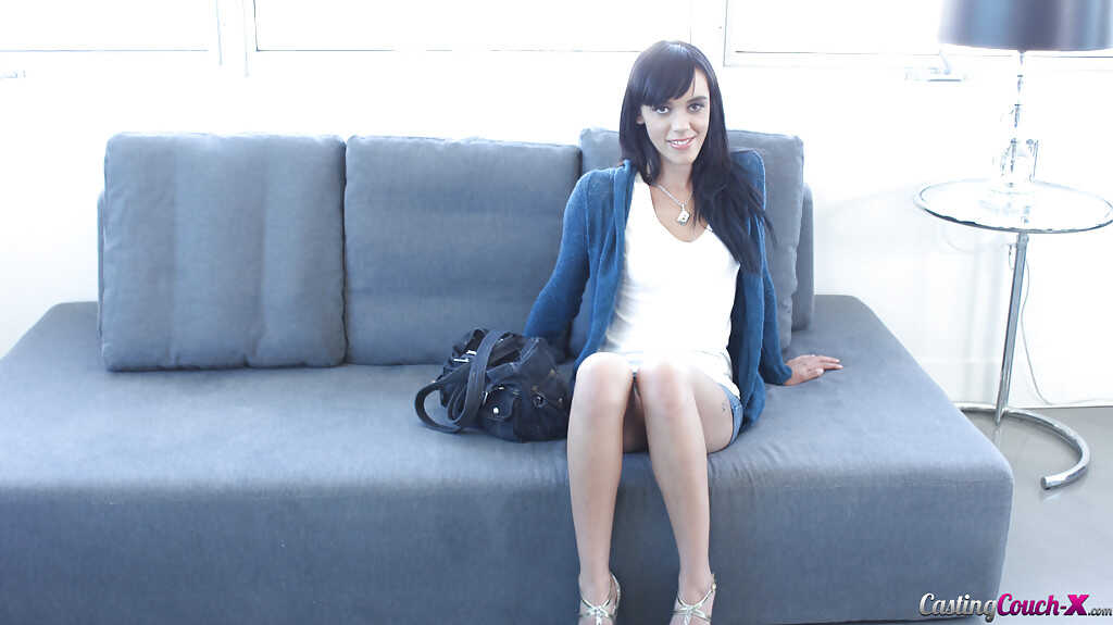 Binky Bangs' Spreading Juice: An Amateur Brunette PAWG Opens Up For The Camera! - Binky Bangs