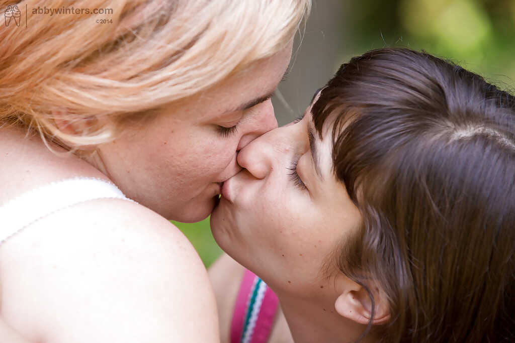 Skinny and Chubby Lesbians Lulu and Poppy C Kiss and Pussy Lick in Hairy BBW Amateur MILF Lesbian Action! - Lulu, Poppy C