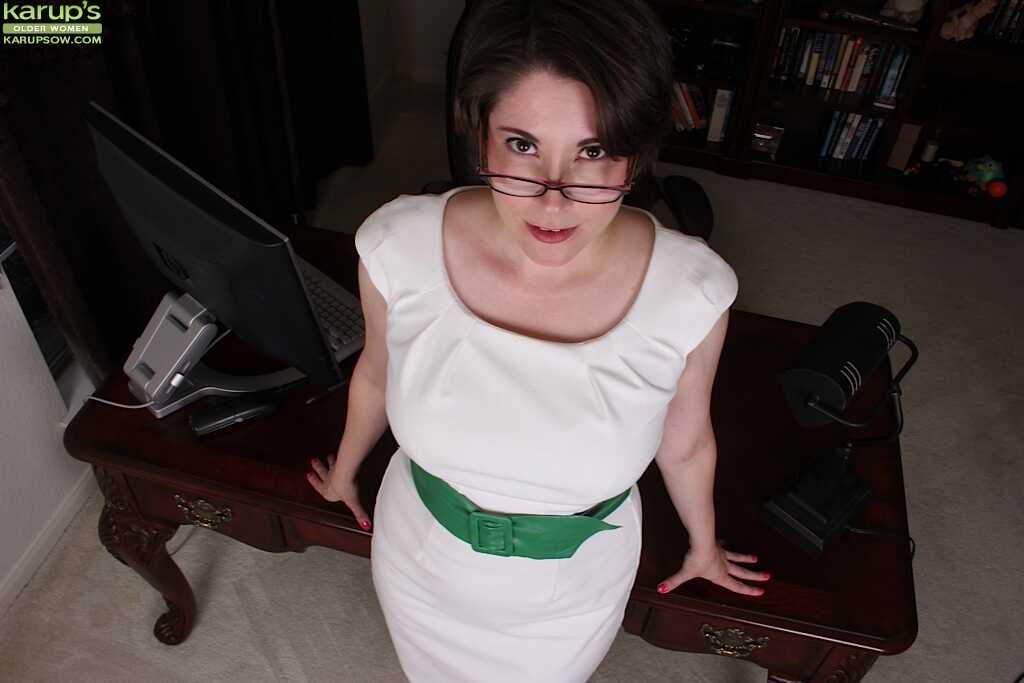 Nerdy mom Sadie Jones can't resist showing off her hairy MILF pussy and spreading her curvy vagina for the camera! - ...