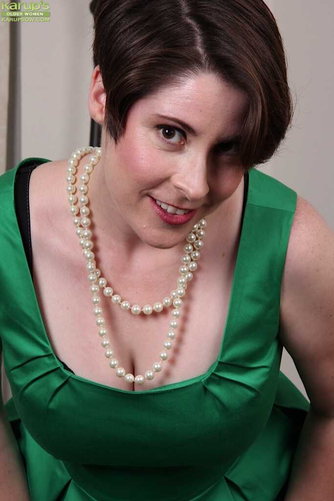 Short haired housewife Sadie Jones flashes her mature upskirt and nipples while wearing sexy underwear! - Sadie Jones