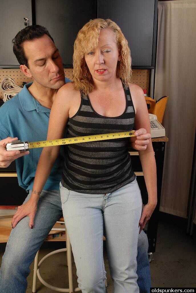 Heidi's Dino Bravo Experience: Aged Blonde Mom Gets Facial Cumshot After Strip Naked for Sex with Big Ass Mature Part...