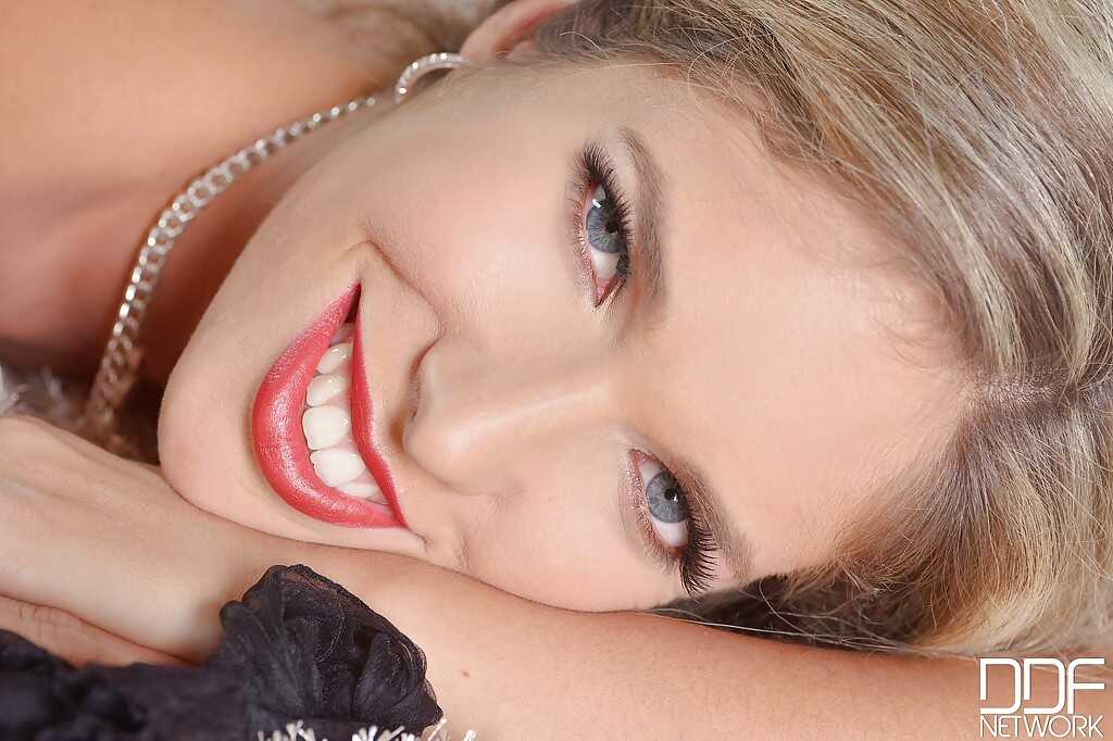 Sexy Blonde Eva Parcker Removing Her Stilettos to Reveal Gorgeous Oiled and Stocking-Clad Feet - Eva Parcker