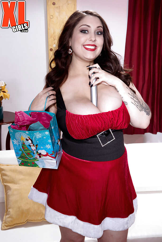 Tattooed BBW Allie Pearson frees her massive shaved hooters and masturbates with her hairy cunt! - Allie Pearson