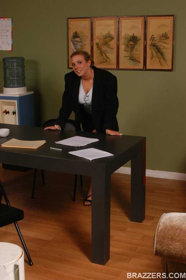 Seductive MILFs Kara Nox and Victoria Valentina Take Control in the Classroom - Kara Nox, Victoria Valentina