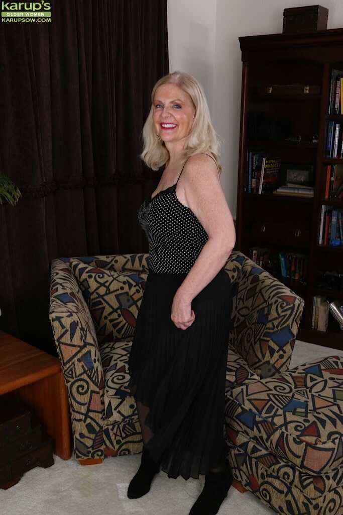 Judy Belkins' Clothed Pull-Off: A Mature Lady's Nice Pantyhose Reveal of Her Shaved Clitoris and Big Tits! - Jud...