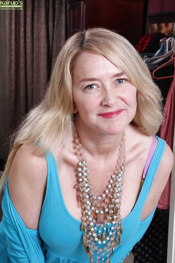 Eva Griffin's Mature Shaved Twat Gets Rubbed by Her Older Tits! - Eva Griffin