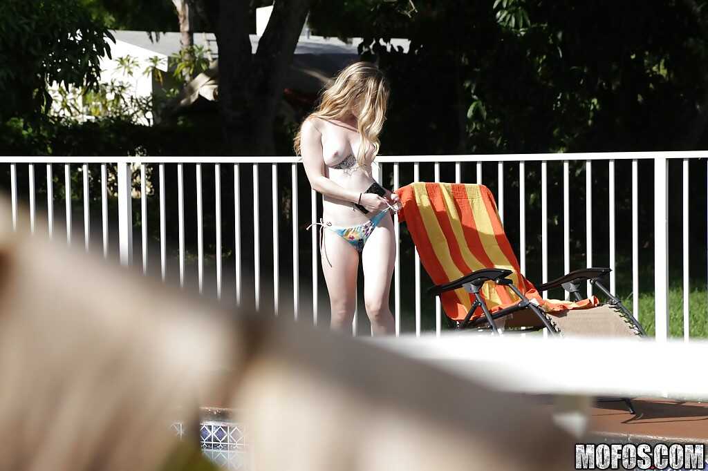 Poolside Nudity with Daisy Chainz Big Boobs and Sexy Bottoms - Daisy Chainz