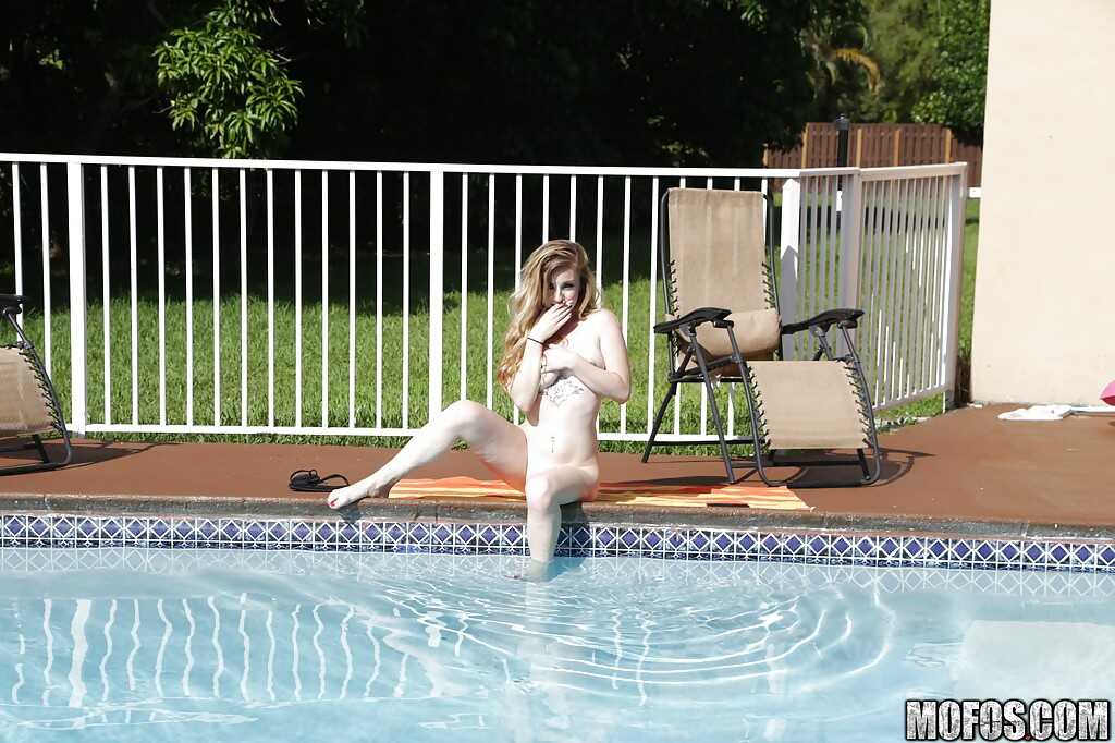 Poolside Nudity with Daisy Chainz Big Boobs and Sexy Bottoms - Daisy Chainz