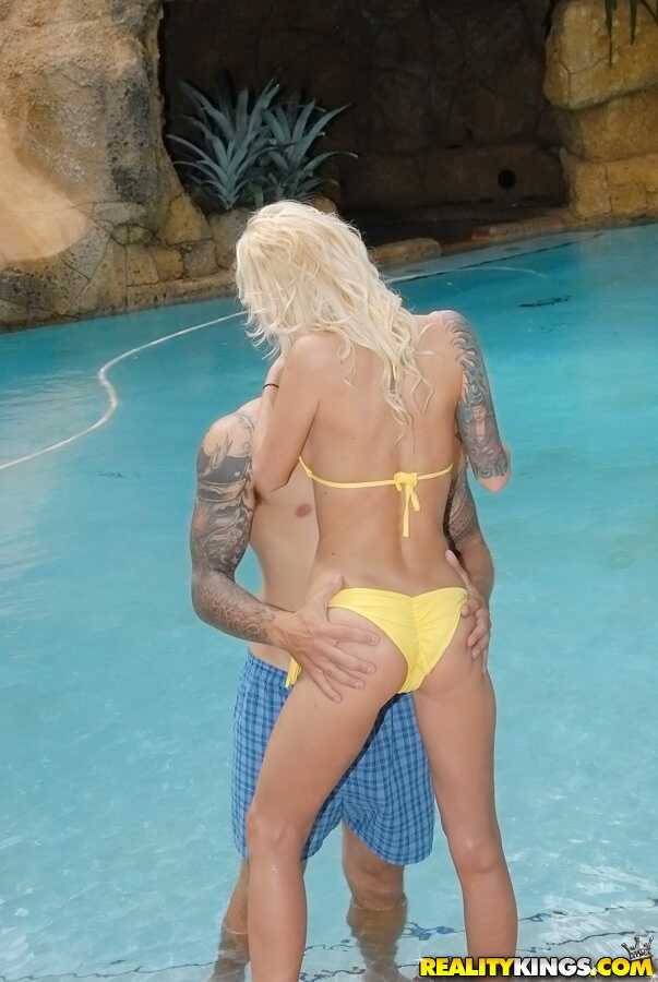 Blonde MILF Randi Tango Seduces Her Guy with a Bikini Blowjob in the Swimming Pool