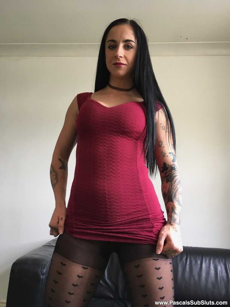 MILF Kimmie Foxx desires to become famous by rubbing her mature pussy on cam in tight pantyhose and skirts! - Kimmie Foxx