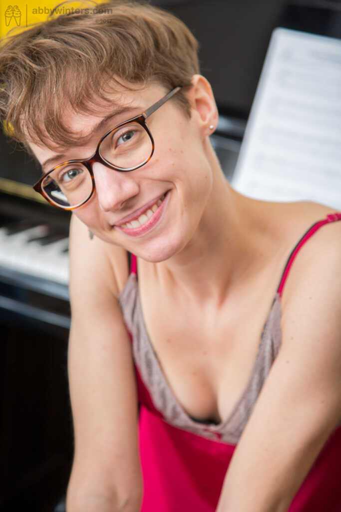 Thin amateur with short hair and glasses shows off her beaver on a skinny nerd's piano bench - Gretchen