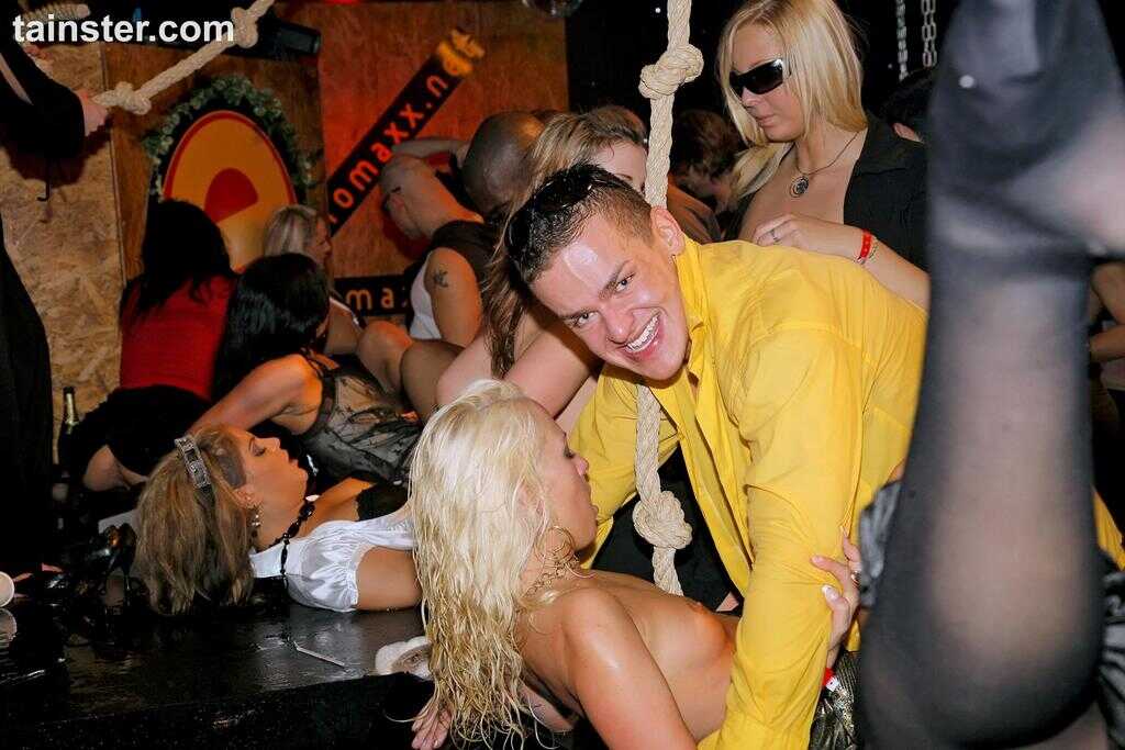 Busty bombshells rock the night club with an evening of intense group sex fucking [Cover Image]Clubbing females rock the n...
