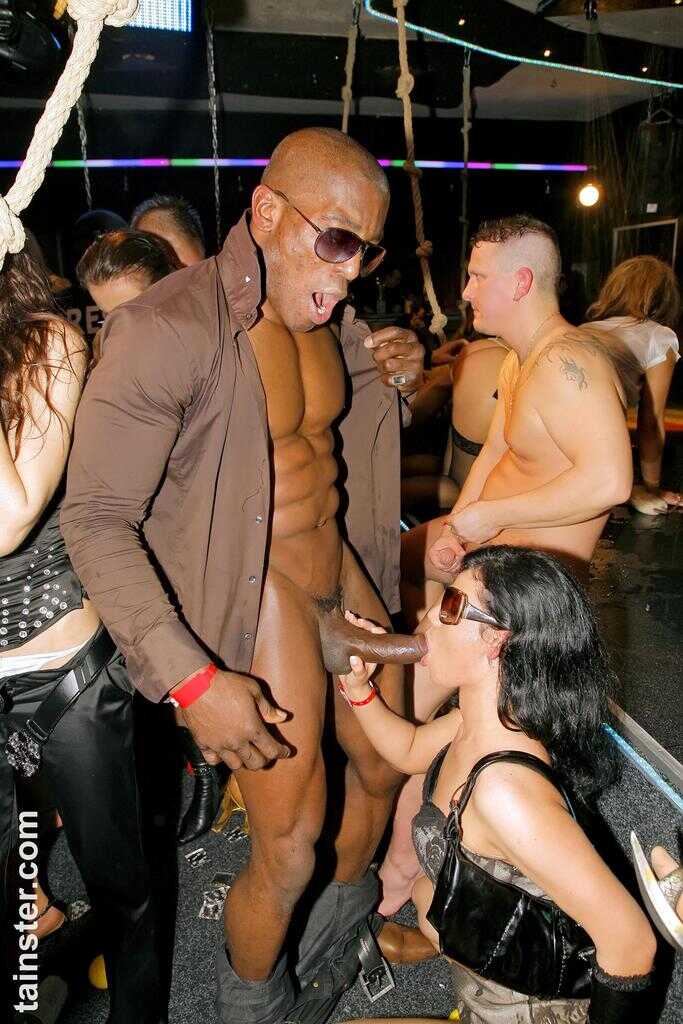 Busty bombshells rock the night club with an evening of intense group sex fucking [Cover Image]Clubbing females rock the n...