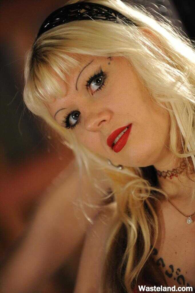 Blonde Dominant Leila Submits Female in Bondage Collar to Excruciating Pain - Leila Hazlett