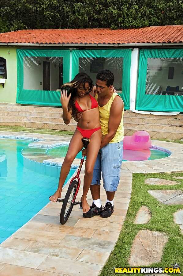 Bouncy Brazilian Leona Yamamoto's Ass Shakes Near The Pool As She Rides A Cock Like A Pro - Leona Yamamoto