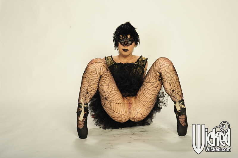 Nikki Blue's Ballet Dress Hugs Her Curvy MILF Ass in Pantyhose While She Spreads Wide for a Sensual Pussy Expose! - N...