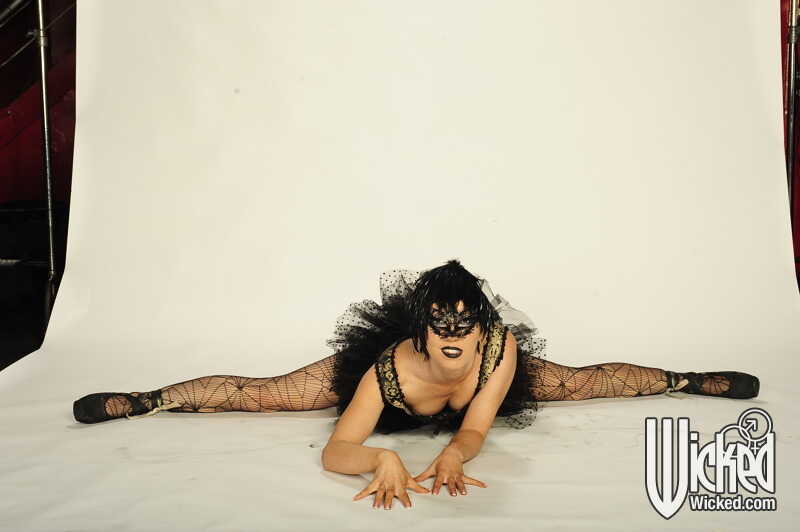 Nikki Blue's Ballet Dress Hugs Her Curvy MILF Ass in Pantyhose While She Spreads Wide for a Sensual Pussy Expose! - N...