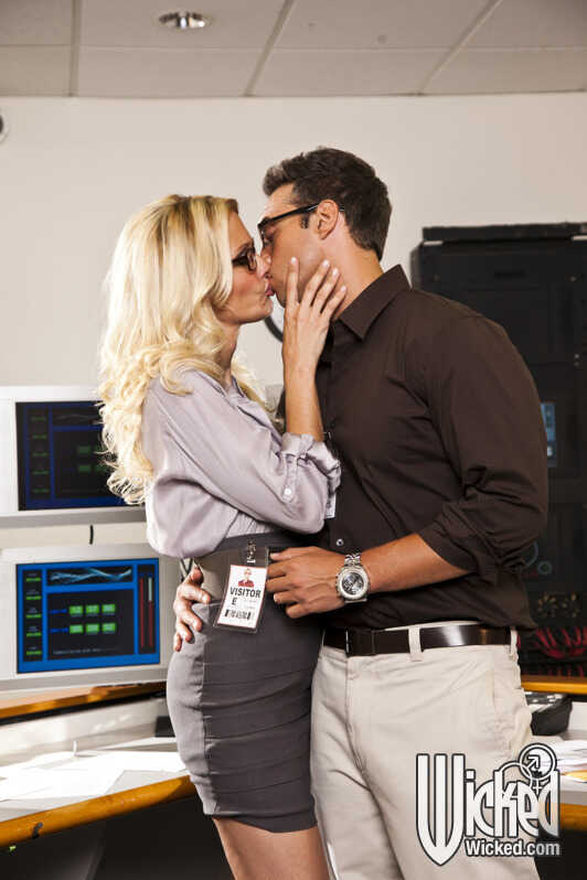 Office Nympho: Jessica Drake's Glasses-Wearing Secretary Sucks and Fucks Dicks in the Boardroom - Jessica Drake