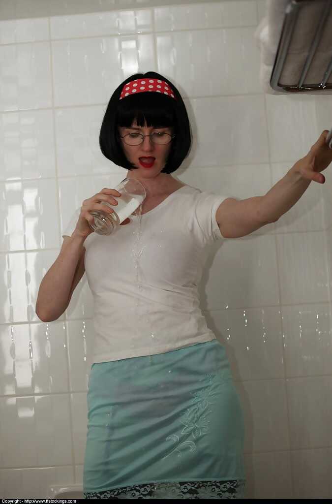 Naughty Julia's Filthy Showers: A Mature Woman with Glasses Gets Wet and Naked in the Shower! - Naughty Julia