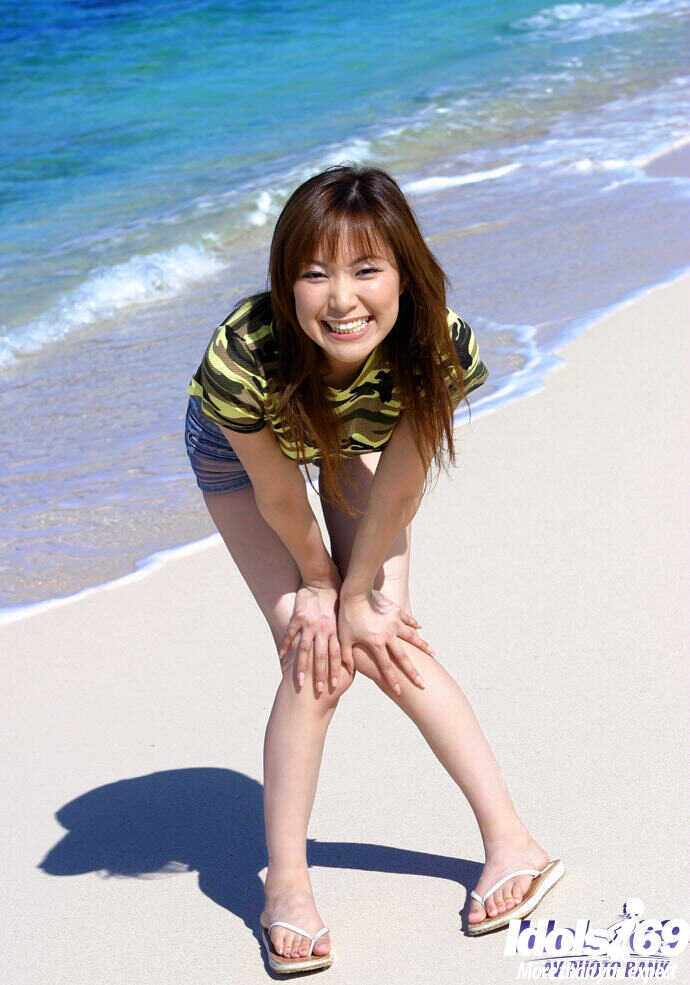 Japanese Yua Aida unveils her hot body on the beach and reveals her hairy pussy for your pleasure! - Yua Aida