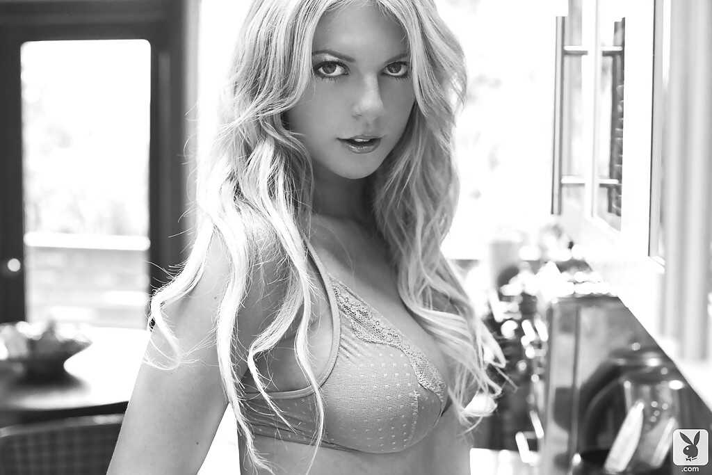 Jessica Marie Love's Sweet 'N Sexy Lingerie Poses Will Make Your Ass Tingle! - Jessica Marie Love
