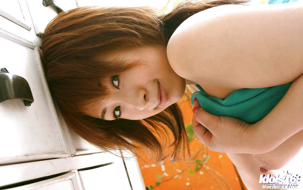 Karen Ichinose's Sensual Body Reveal: Tempting Tokyo Tease Shows Off Her Sexy Feet and Upskirt! - Karen Ichinose