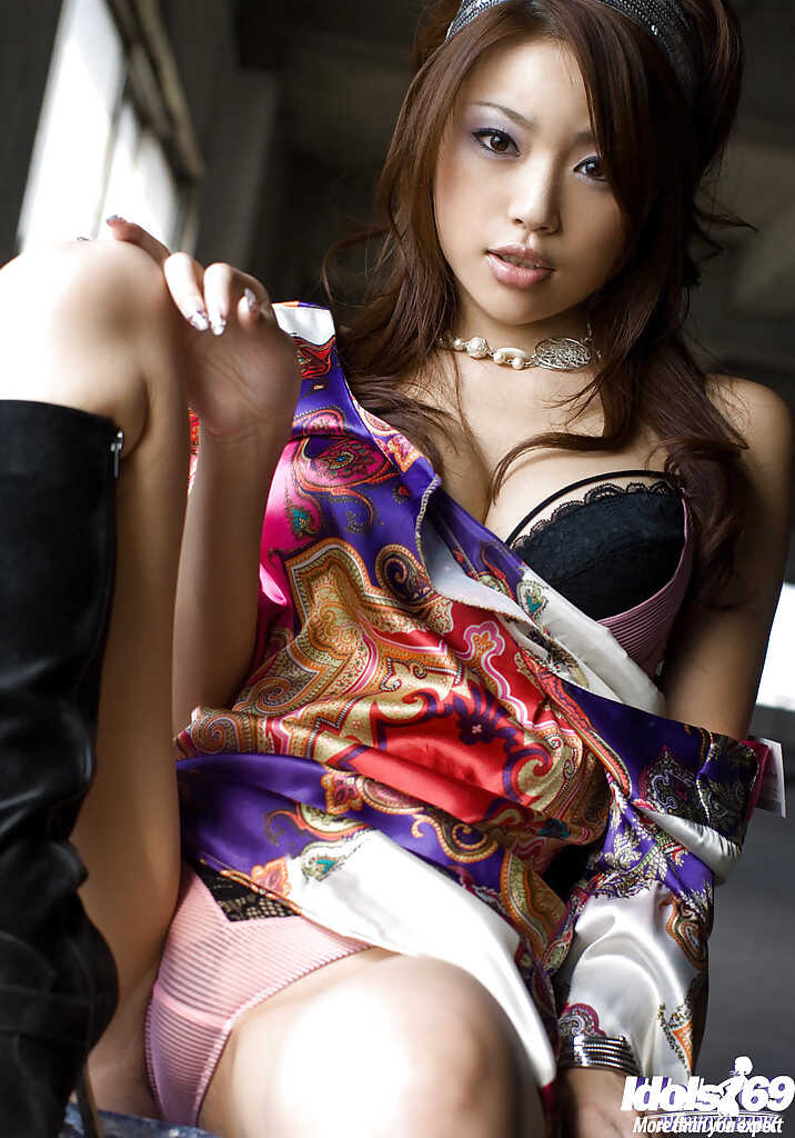 Risa Kasumi's Sexy Lingerie Show: Hot Ass and Gorgeous Tits on Display for the Camera! - Risa Kasumi