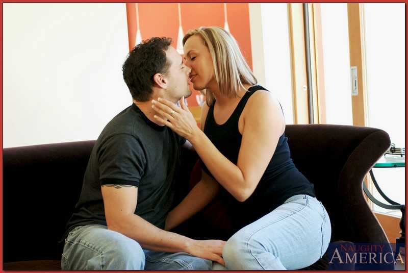 Blonde MILF Joey Lynn Takes a Hardcore Double Penetration in Her Guest Room with Two Strangers - Joey Lynn