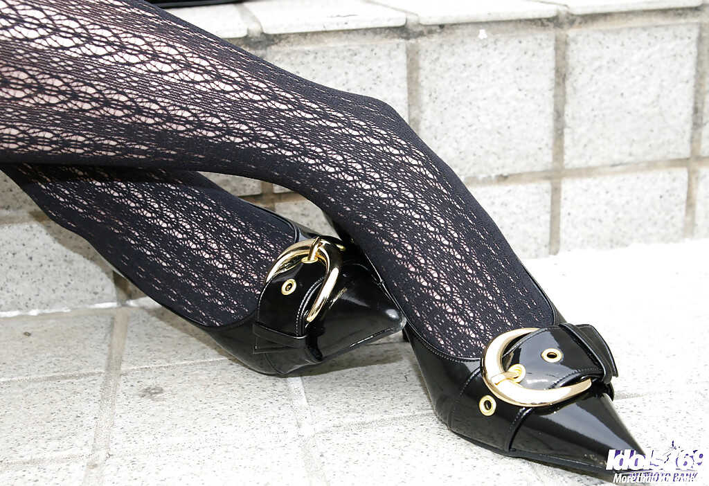 Nanase's Stocking Tease: A Journey into the Sensual World of an Attractive Asian Lady - Nanase