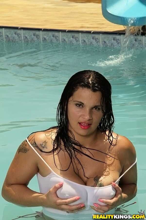 Curvy latina Cristine Castellari's big ass gets all the attention at the poolside - Cristine Castellari